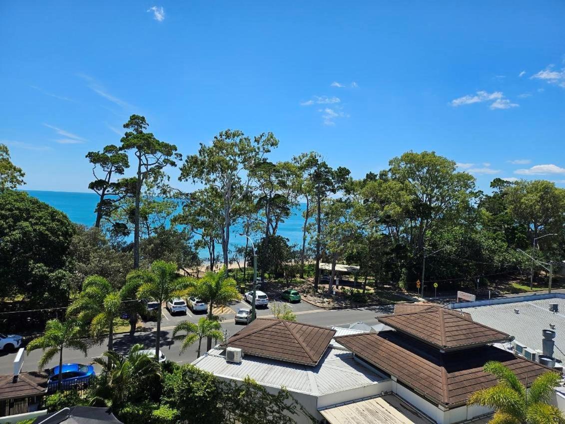 Grand Mercure Allegra Херви-Бэй Экстерьер фото View of the beach from the hotel