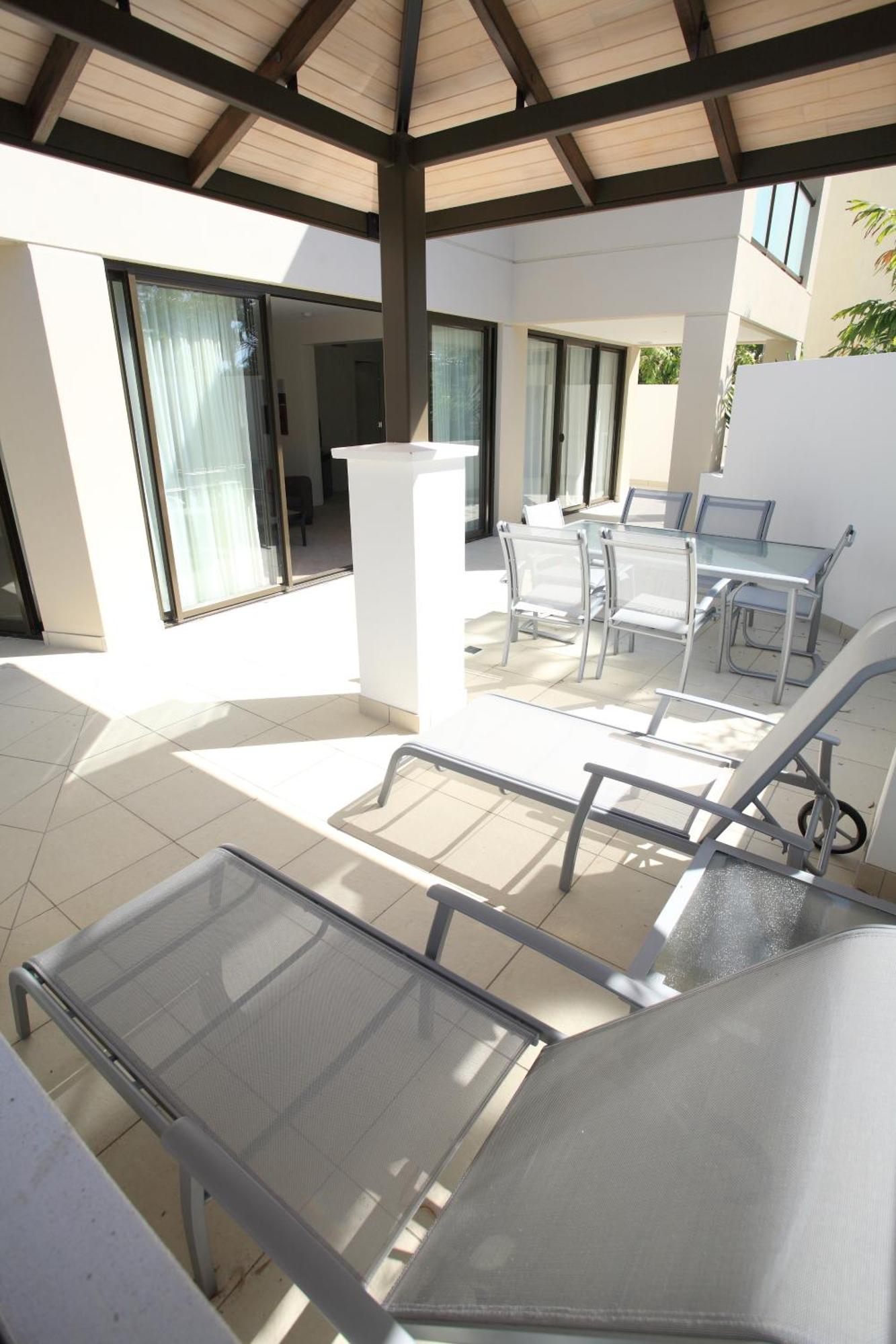 Grand Mercure Allegra Херви-Бэй Экстерьер фото A patio