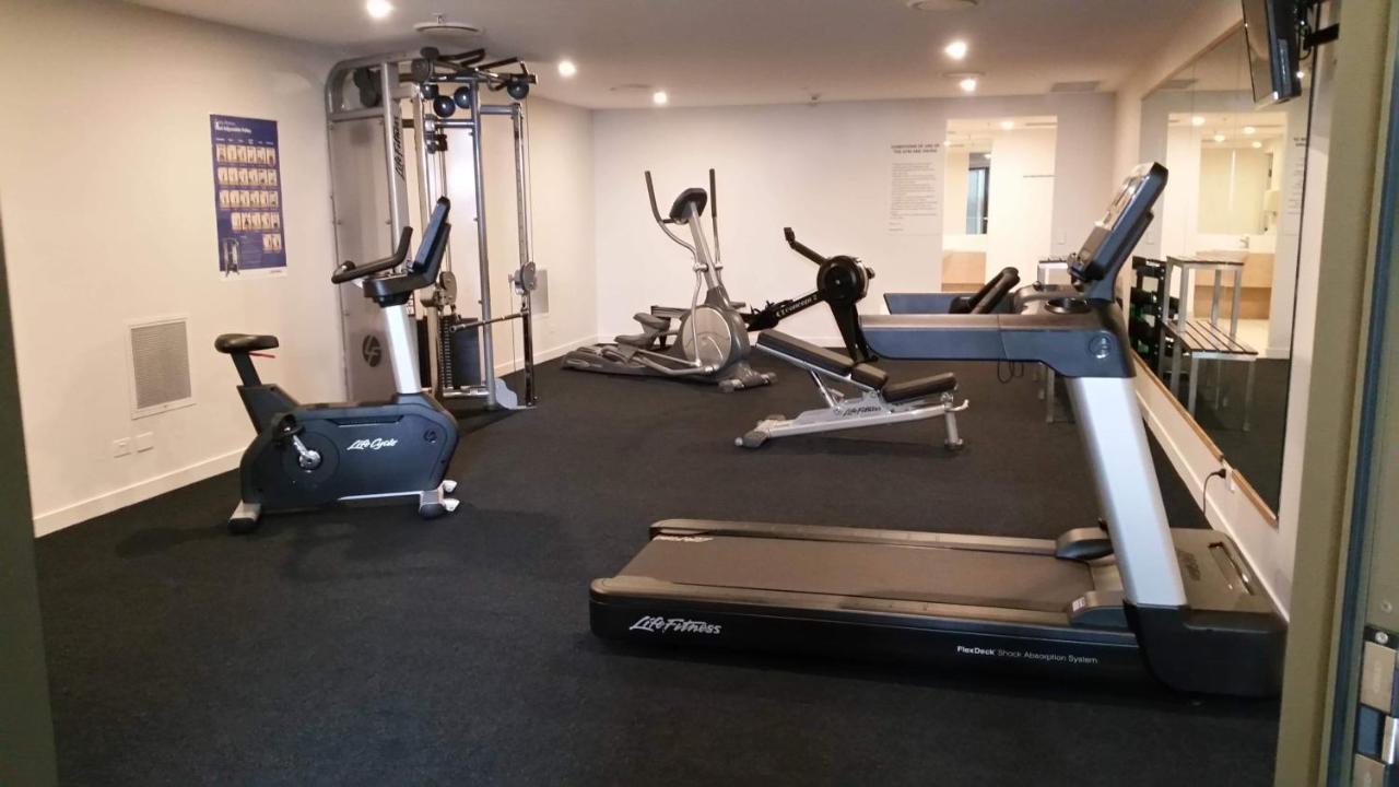Grand Mercure Allegra Херви-Бэй Экстерьер фото A typical gym