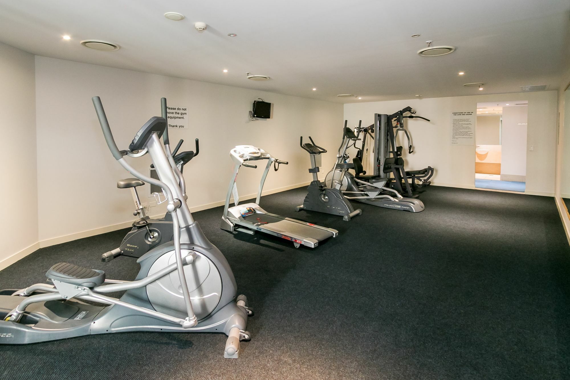 Grand Mercure Allegra Херви-Бэй Экстерьер фото The gym at the hotel