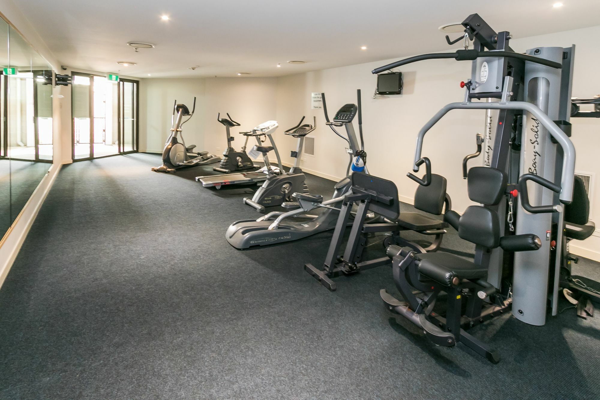 Grand Mercure Allegra Херви-Бэй Экстерьер фото The gym at the hotel