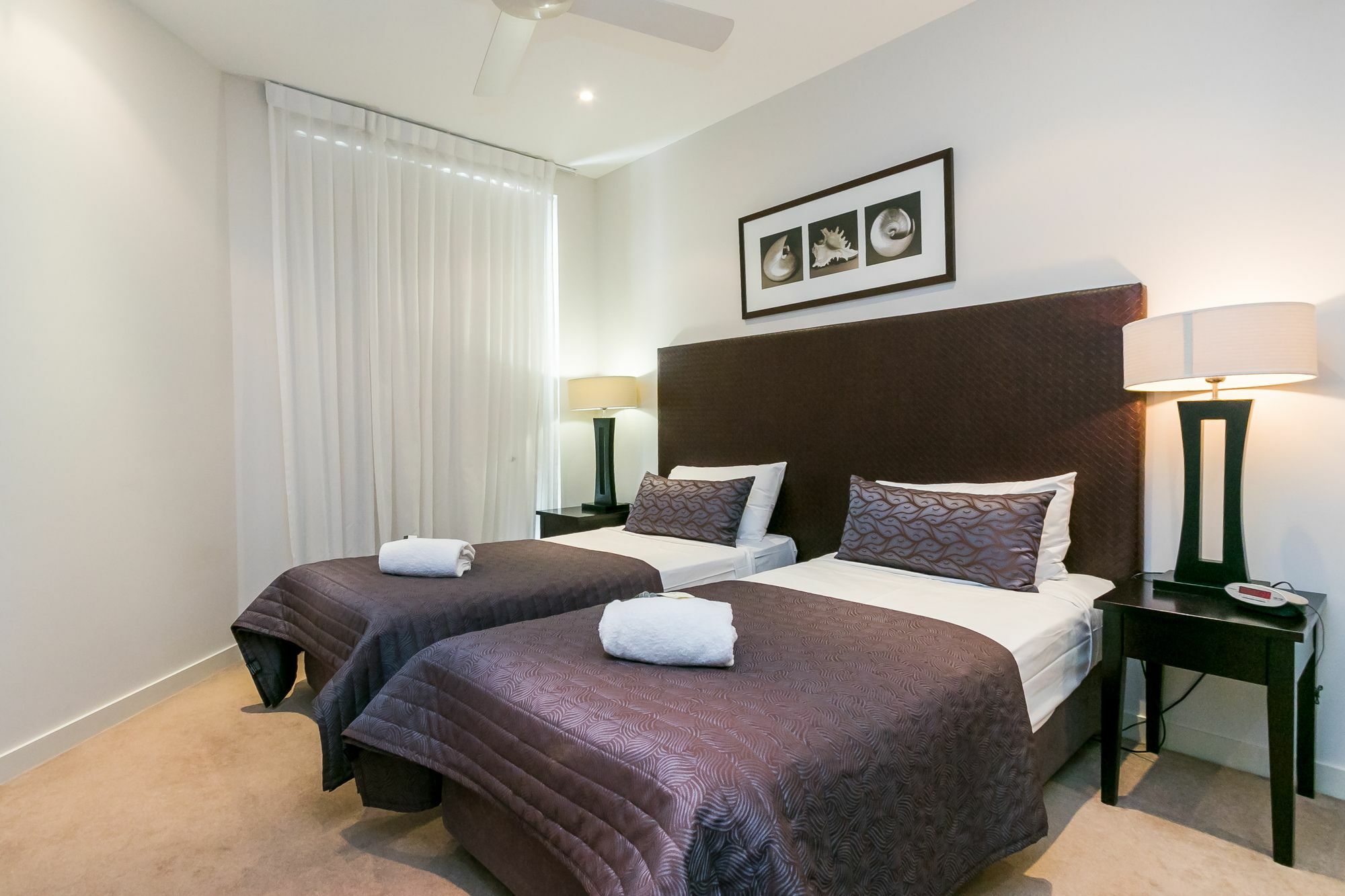 Grand Mercure Allegra Херви-Бэй Экстерьер фото A bedroom at the Mantra on Broadbeach