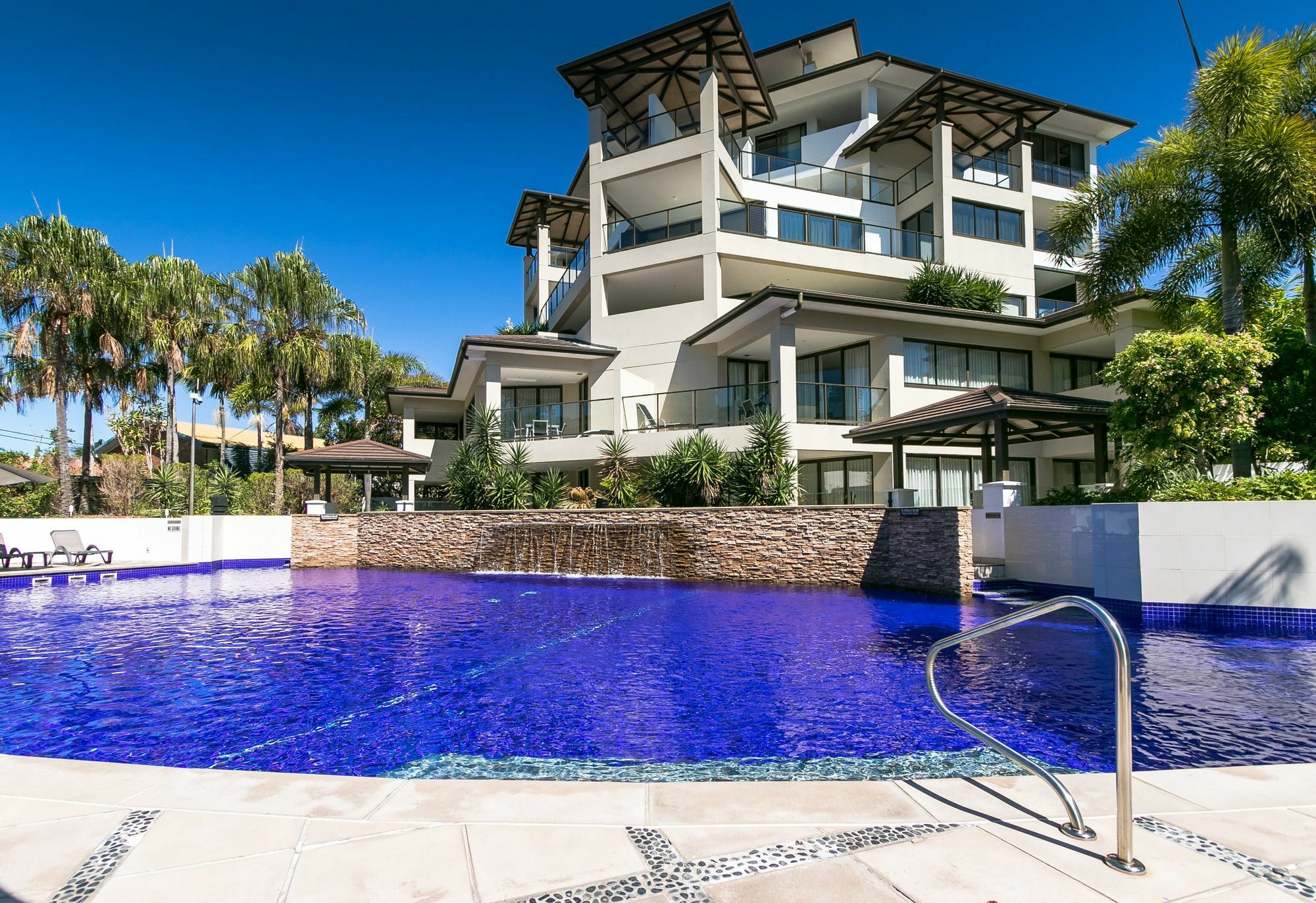 Grand Mercure Allegra Херви-Бэй Экстерьер фото The pool at Peppers Mantra on Saltwater Island
